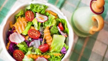 Feeling bloated, hungry or bored after salad? These tips might help