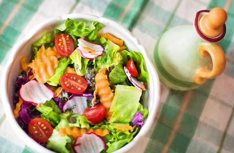 Feeling bloated, hungry or bored after salad? These tips might help