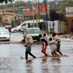 Soweto roads flooded after severe rainfall, Mzansi worried